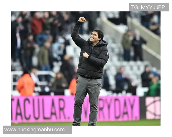 足球明星失利后的情绪波动与赛场反应深度解析