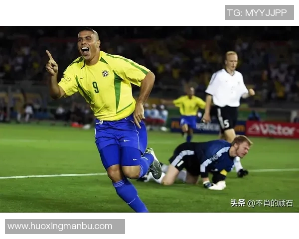 足球明星魅力瞬间最佳图片集锦展现球场风采与个人魅力